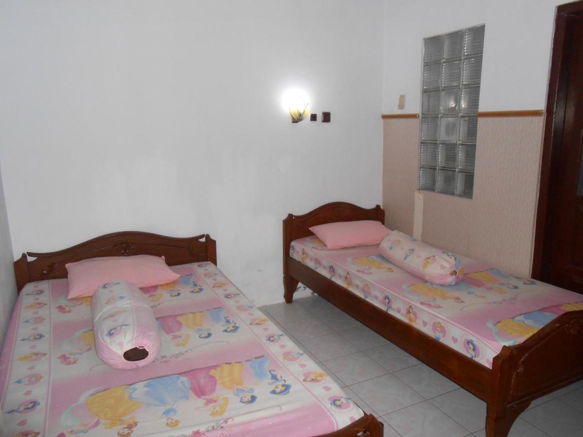 Fortuna Guest House Yogyakarta Buitenkant foto