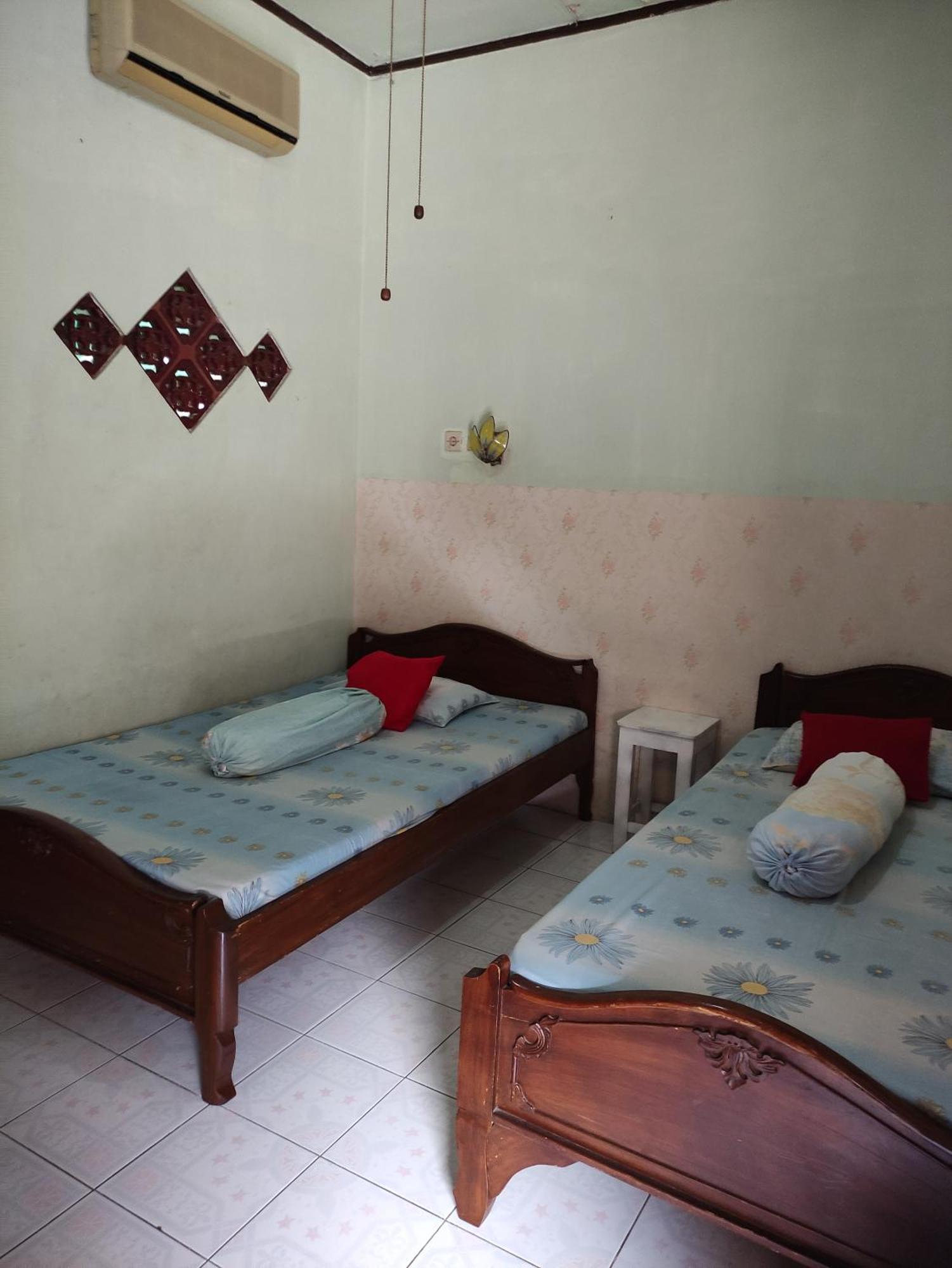 Fortuna Guest House Yogyakarta Buitenkant foto