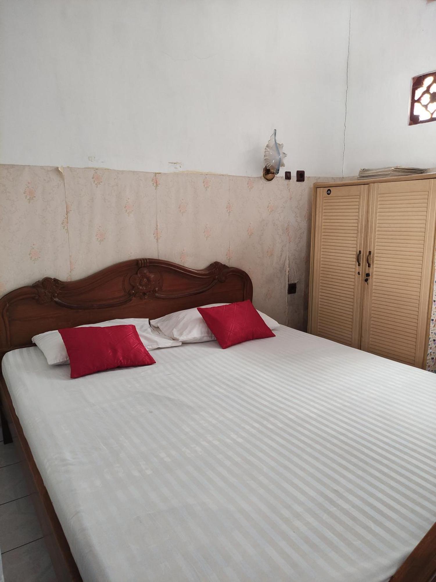 Fortuna Guest House Yogyakarta Buitenkant foto