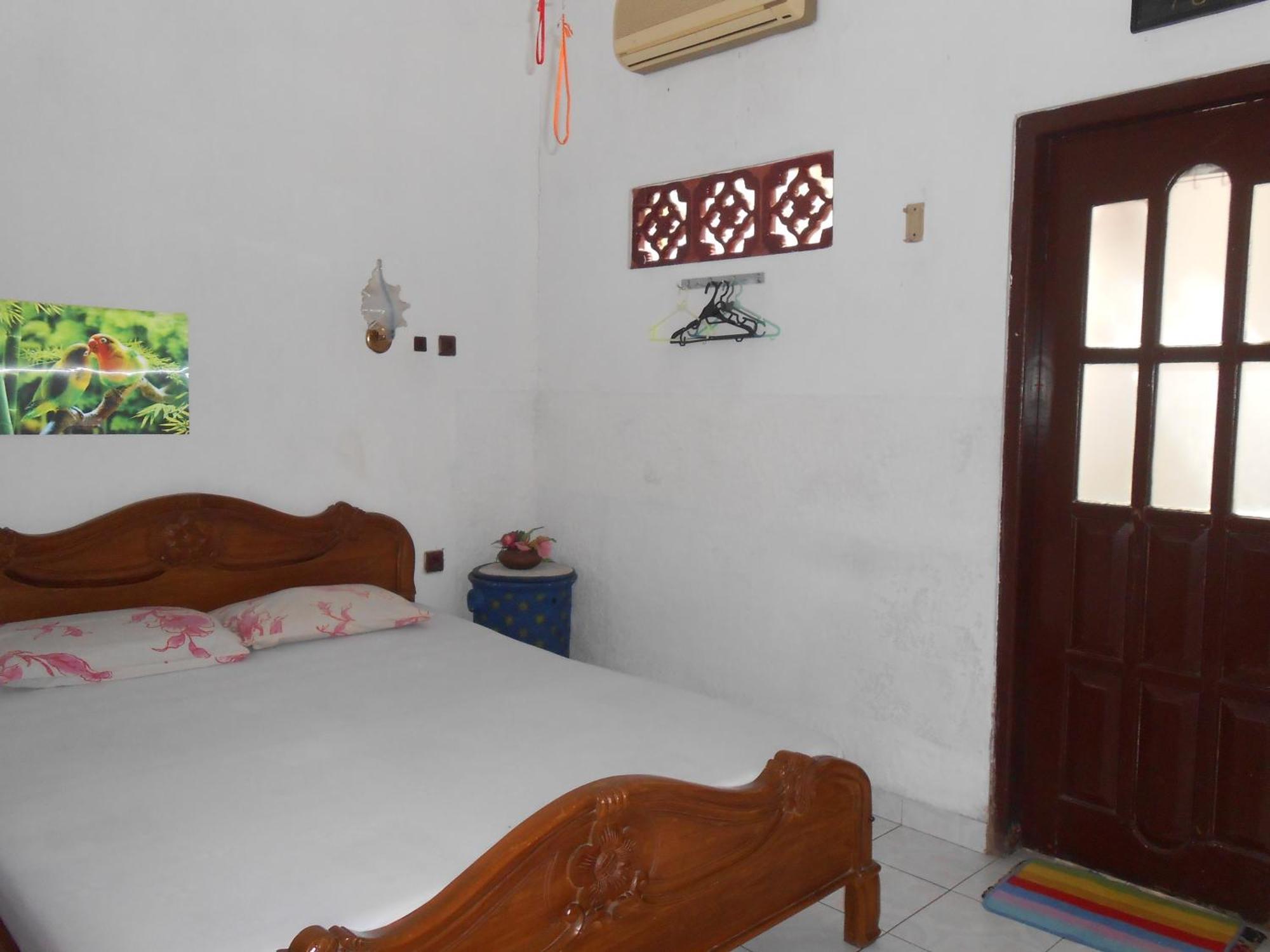 Fortuna Guest House Yogyakarta Buitenkant foto