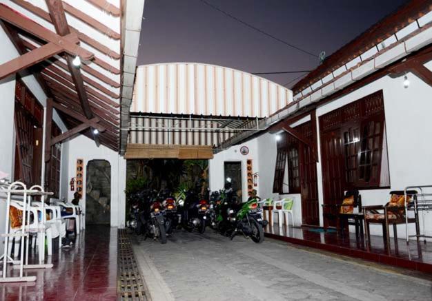 Fortuna Guest House Yogyakarta Buitenkant foto