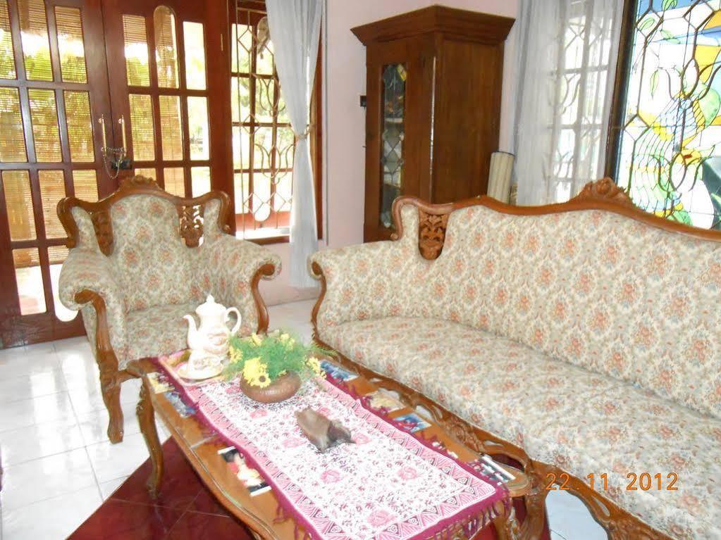 Fortuna Guest House Yogyakarta Buitenkant foto