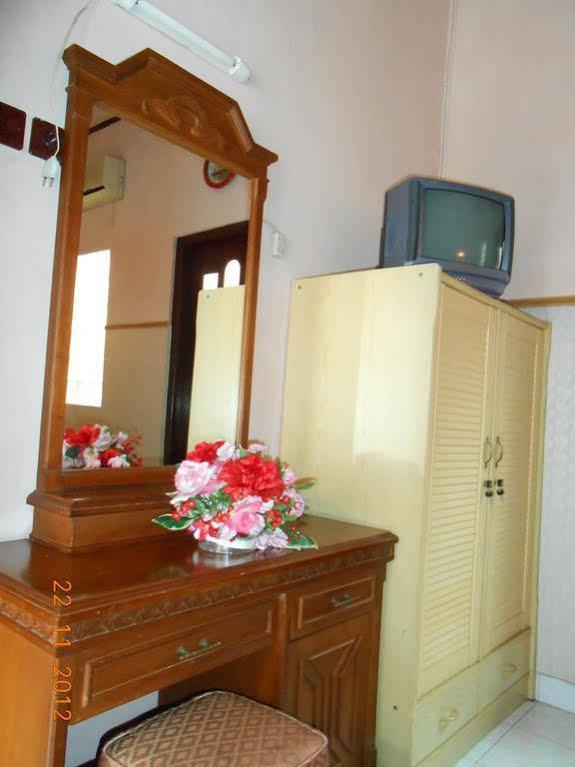Fortuna Guest House Yogyakarta Buitenkant foto