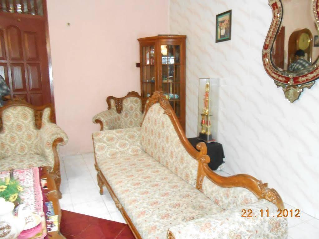Fortuna Guest House Yogyakarta Buitenkant foto