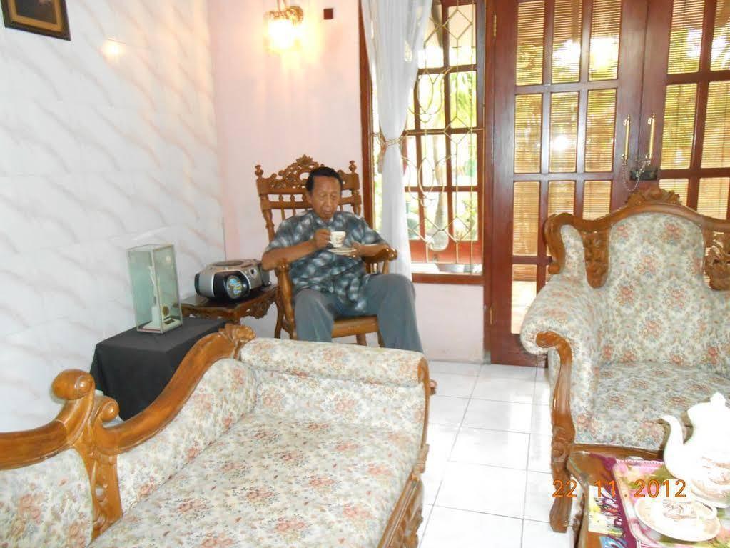 Fortuna Guest House Yogyakarta Buitenkant foto